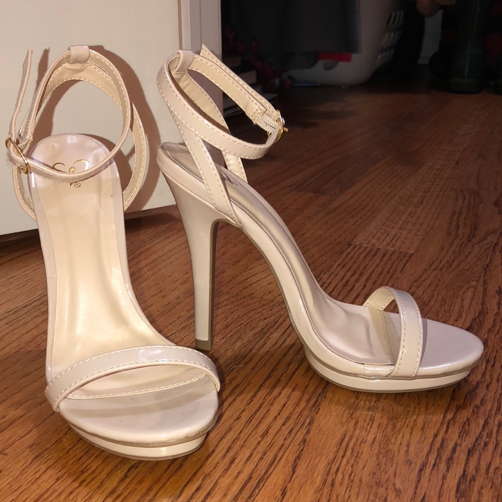 Tan leather patent heels